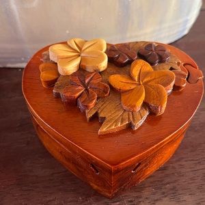 Artisanal wood, heart shape, carved flowers four piece box